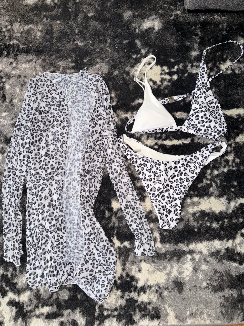 3-piece swim set in a black-and-white leopard print MEDIUM